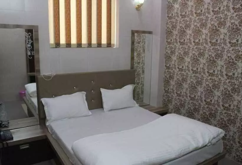 Hotelli Bajaj Lake Palace