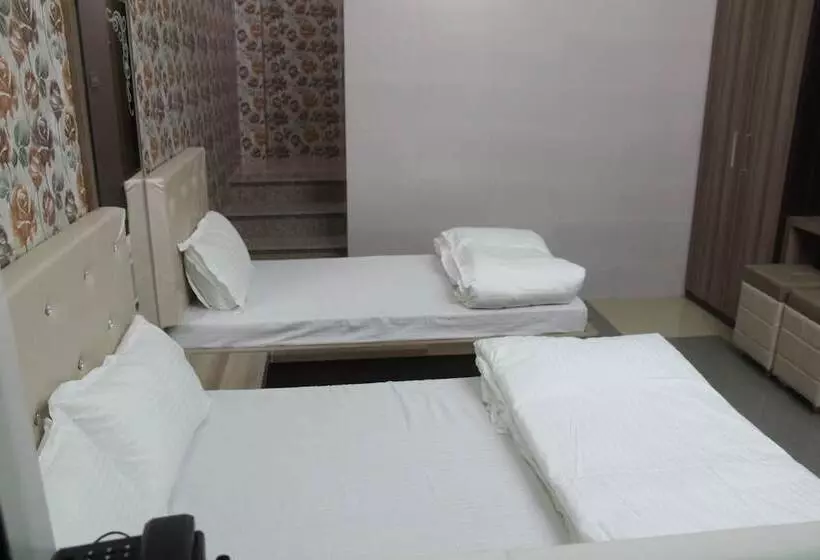 Hotelli Bajaj Lake Palace