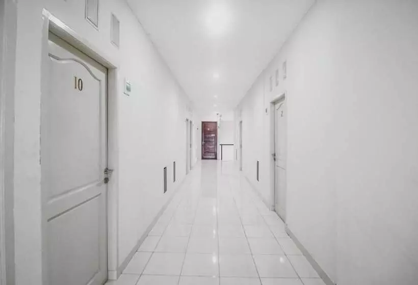 ホテル Reddoorz @ Jalan Hayam Wuruk Lampung