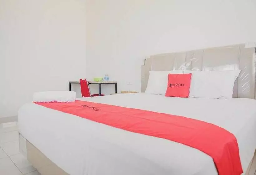 ホテル Reddoorz @ Jalan Hayam Wuruk Lampung