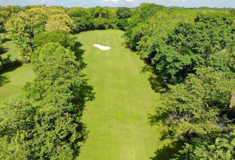 ホテル Roaring River Golf & Accommodations