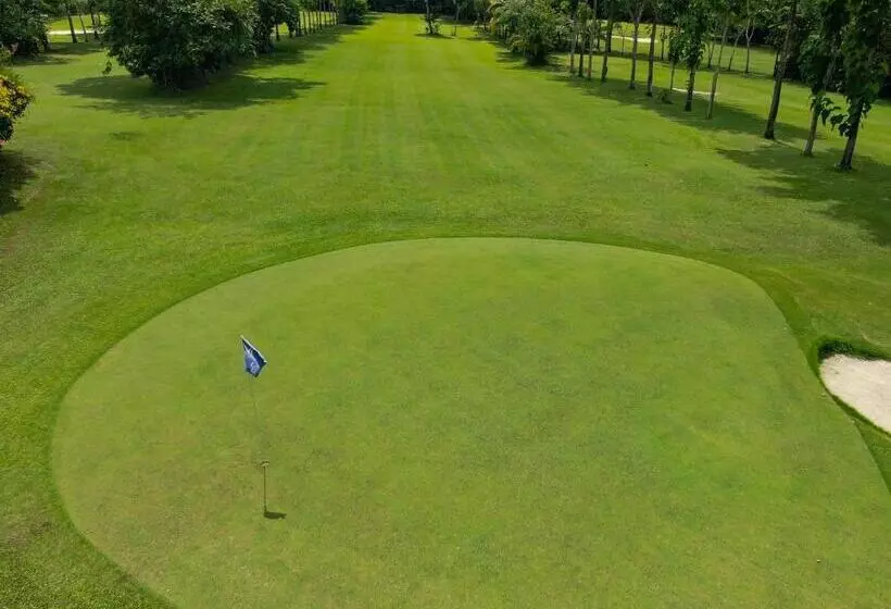 ホテル Roaring River Golf & Accommodations