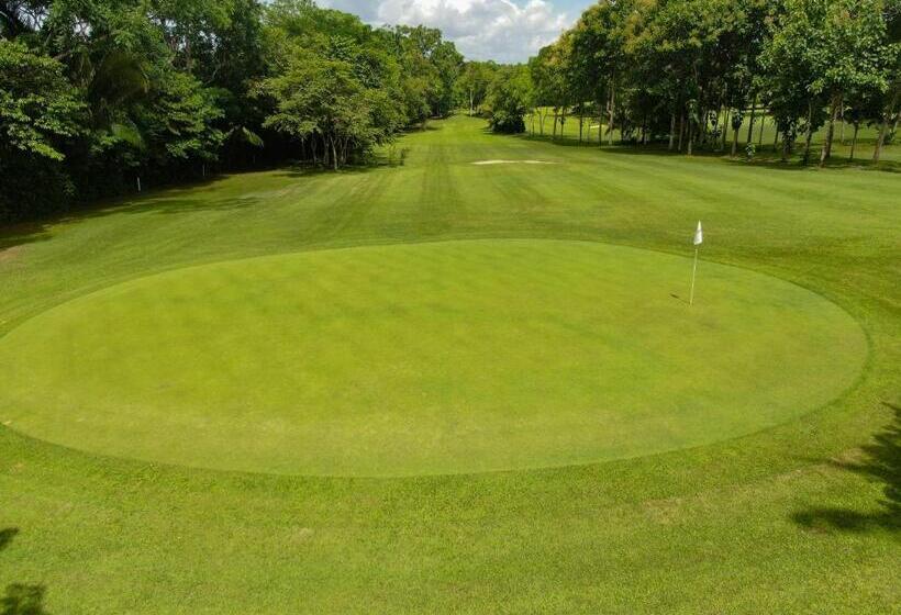 ホテル Roaring River Golf & Accommodations