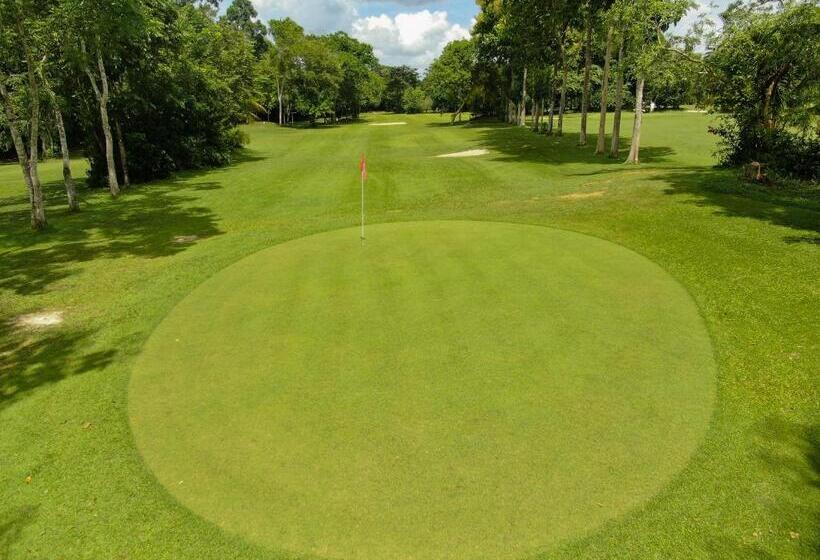 ホテル Roaring River Golf & Accommodations