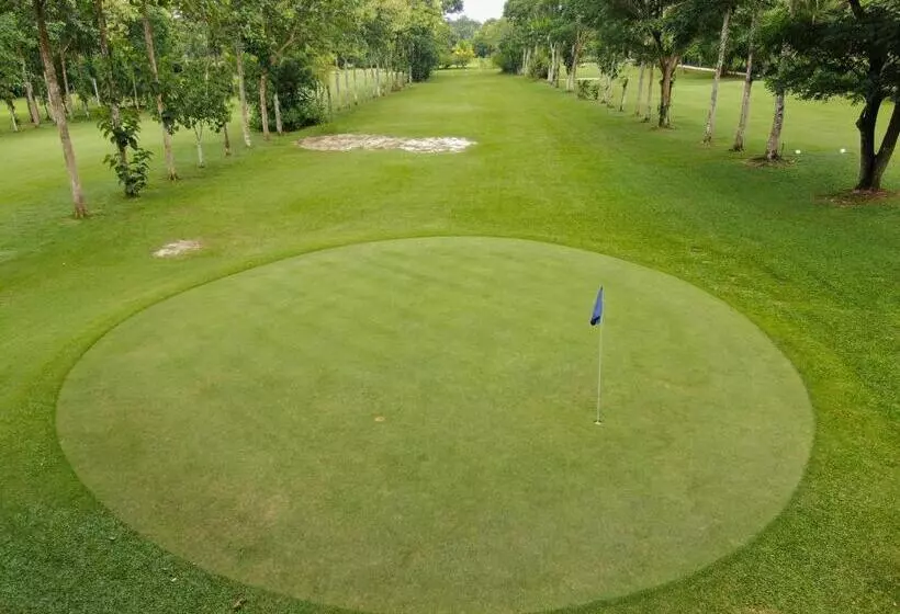 ホテル Roaring River Golf & Accommodations