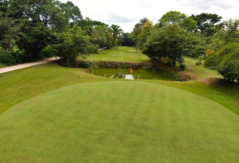 ホテル Roaring River Golf & Accommodations