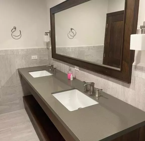 ホテル Roaring River Golf & Accommodations