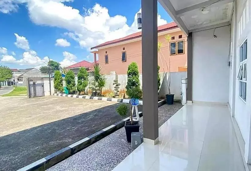مُتل Reddoorz Syariah @ Jalan Hos Cokroaminoto Jambi