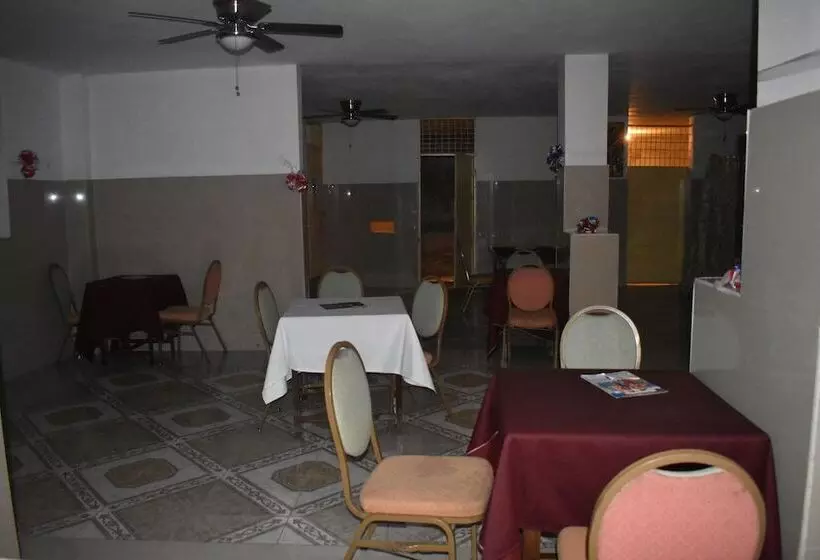 Villa Rosa Hotel & Restaurant