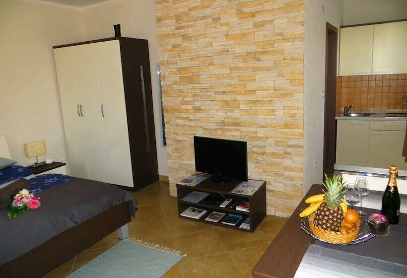 بنسيون Guesthouse F&r