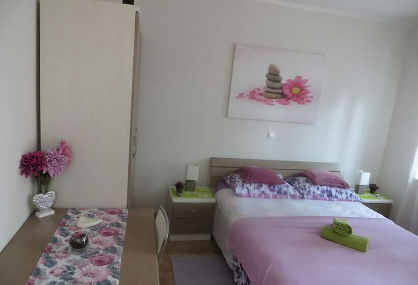 بنسيون Guesthouse F&r