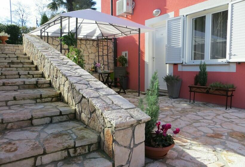 بنسيون Guesthouse F&r