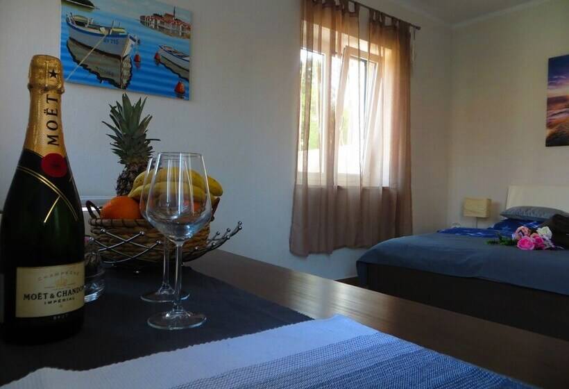 بنسيون Guesthouse F&r