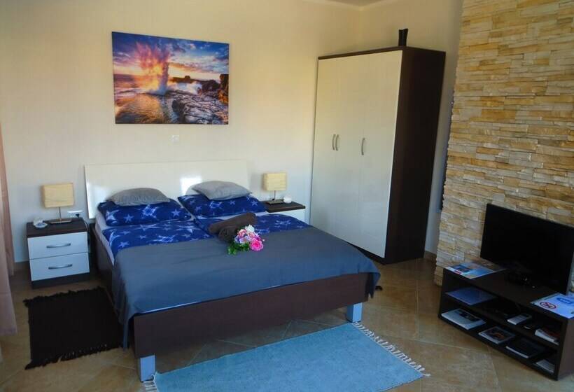 بنسيون Guesthouse F&r