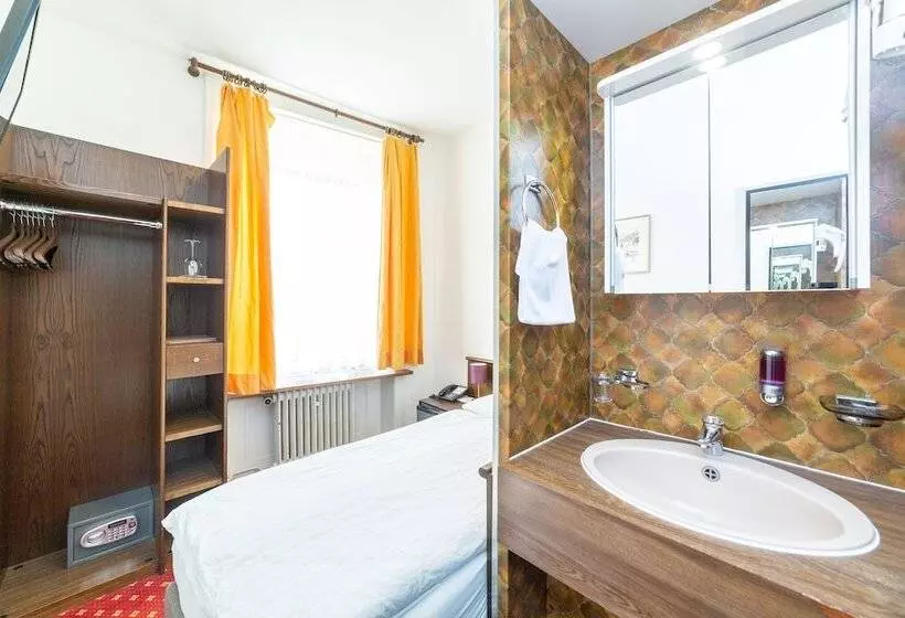 ホテル Rheinfelderhof