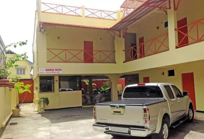 فندق Sundeck Suites