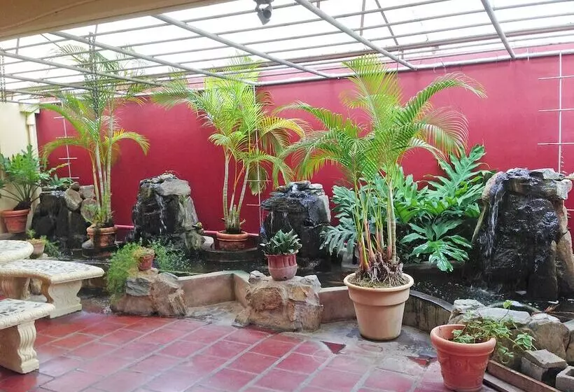 فندق Sundeck Suites