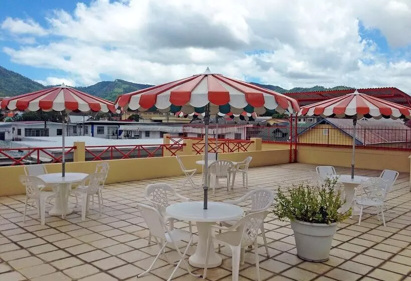 فندق Sundeck Suites