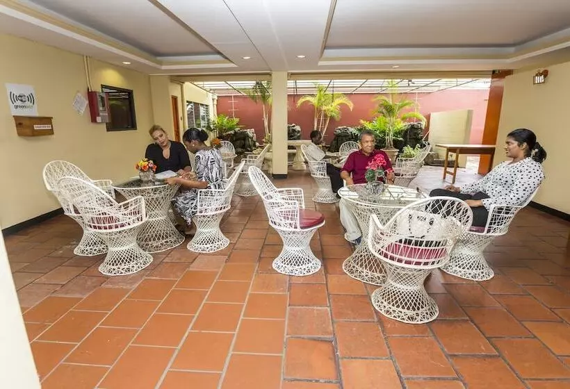 فندق Sundeck Suites