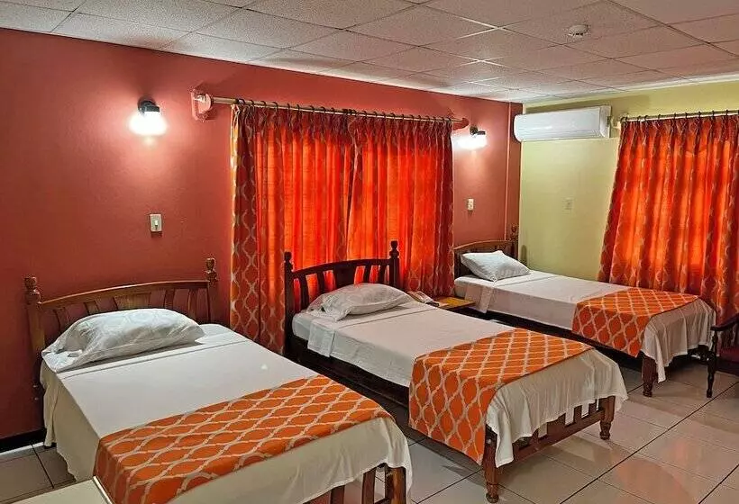 فندق Sundeck Suites