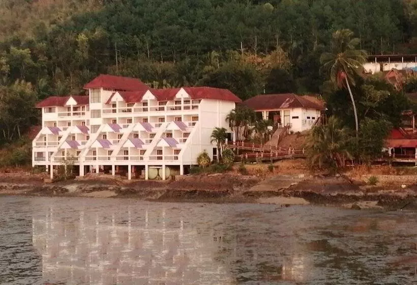 Jansom Beach Resort