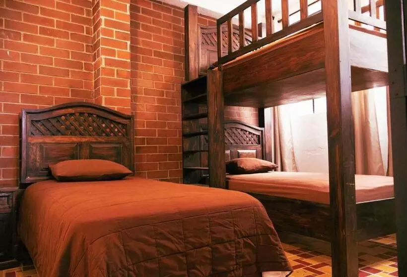 هاستل Lar Antiqua