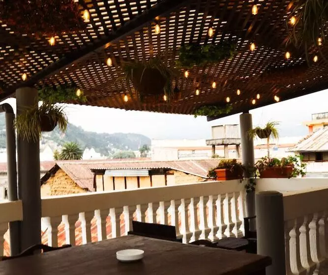 هاستل Lar Antiqua