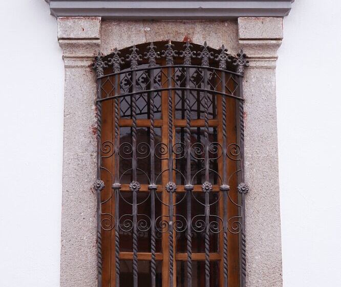 هاستل Lar Antiqua