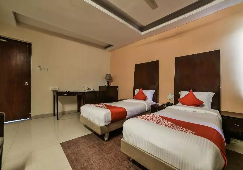 Oyo 16061 Hotel Holly Hock