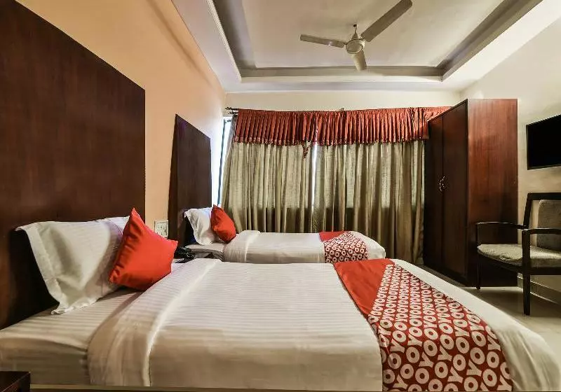 Oyo 16061 Hotel Holly Hock