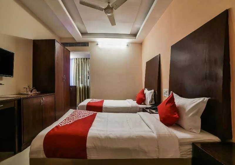 Oyo 16061 Hotel Holly Hock