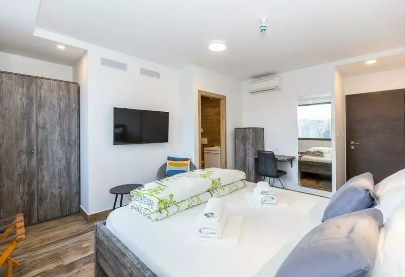 Pensió Apinelo Tower Rooms