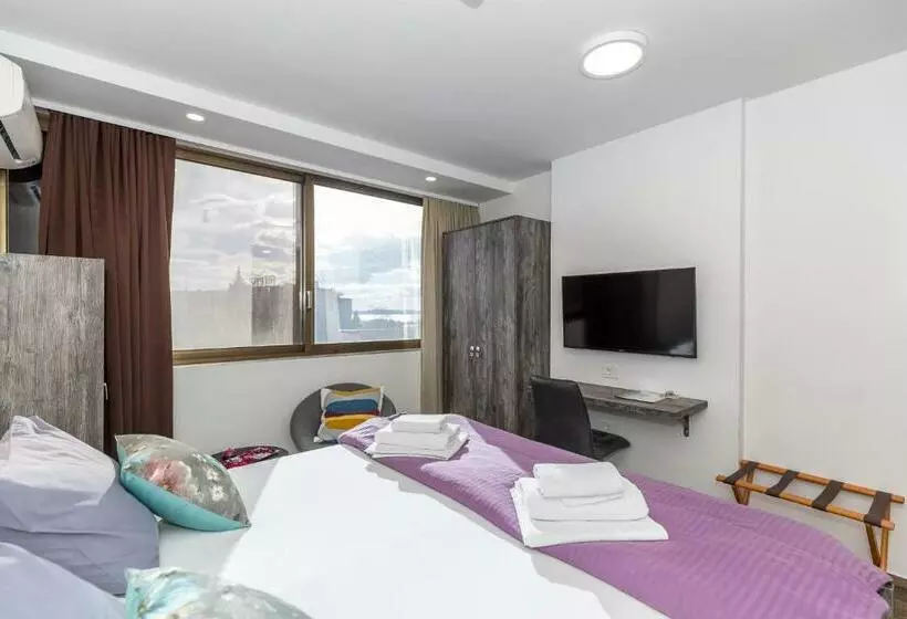 Pensió Apinelo Tower Rooms