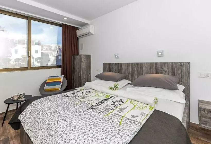 Pensió Apinelo Tower Rooms