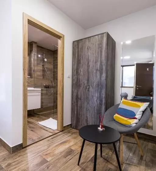 Pensió Apinelo Tower Rooms