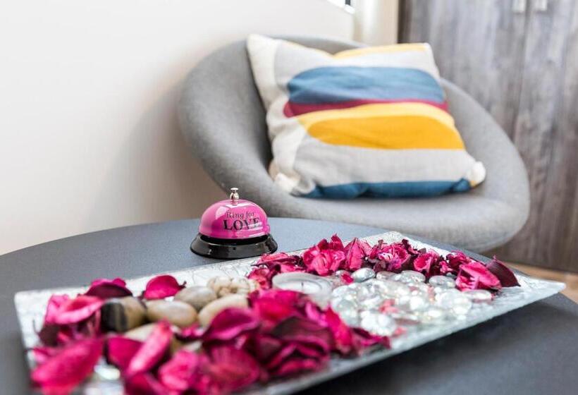 Pension Apinelo Tower Rooms