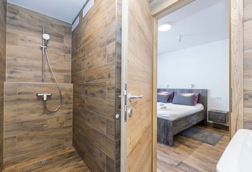 Pension Apinelo Tower Rooms