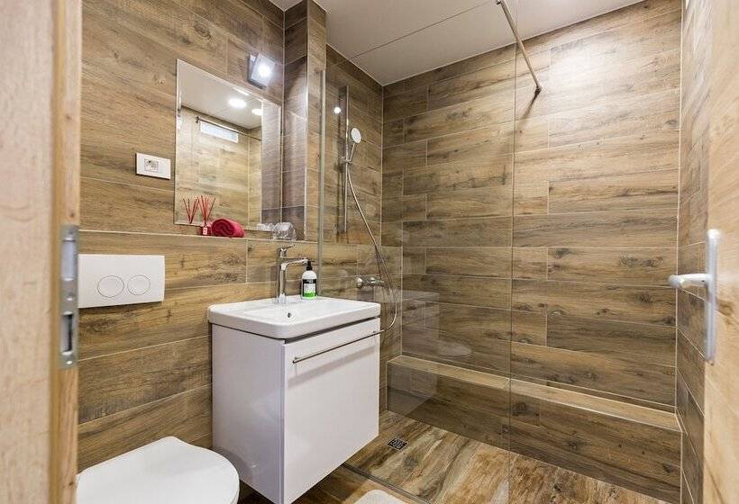 Pension Apinelo Tower Rooms