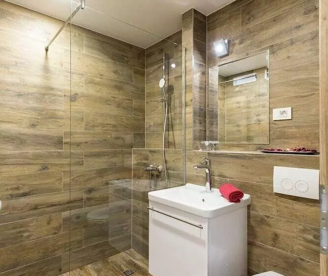 Pensió Apinelo Tower Rooms