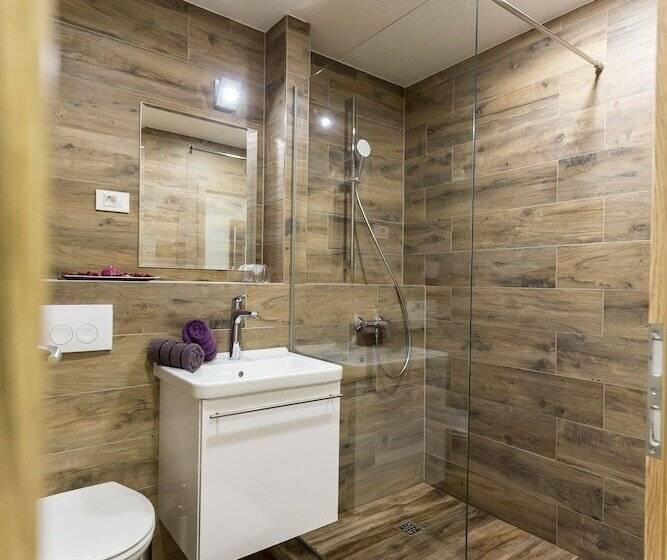 Pension Apinelo Tower Rooms