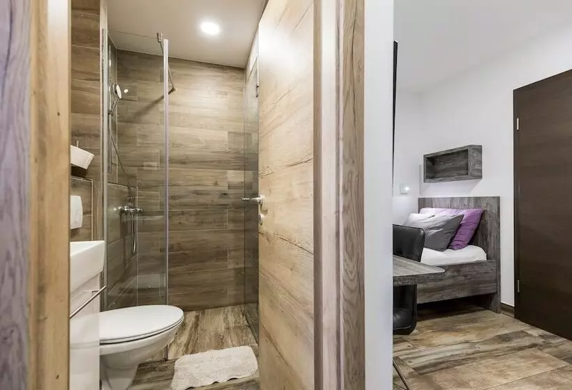 Pensió Apinelo Tower Rooms