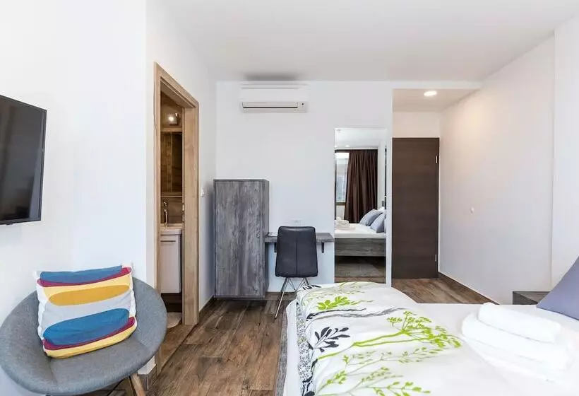 Pensió Apinelo Tower Rooms