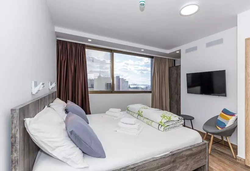 Pensió Apinelo Tower Rooms