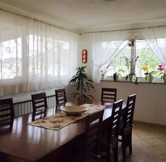 Majatalo Guesthouse Tariba