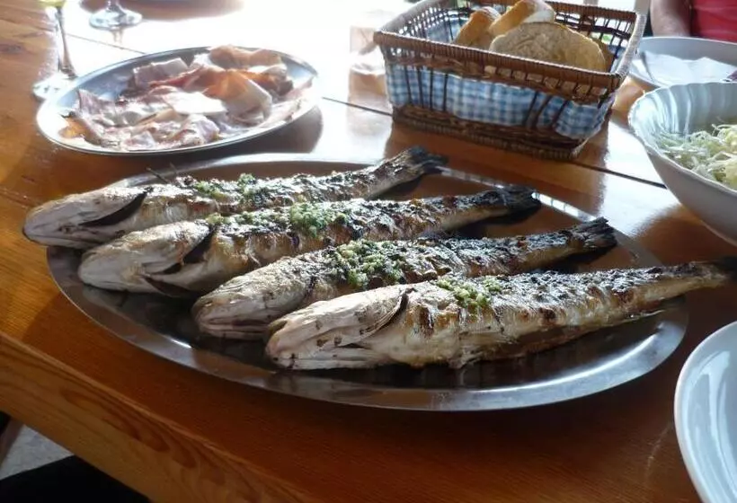 Majatalo Guesthouse Tariba