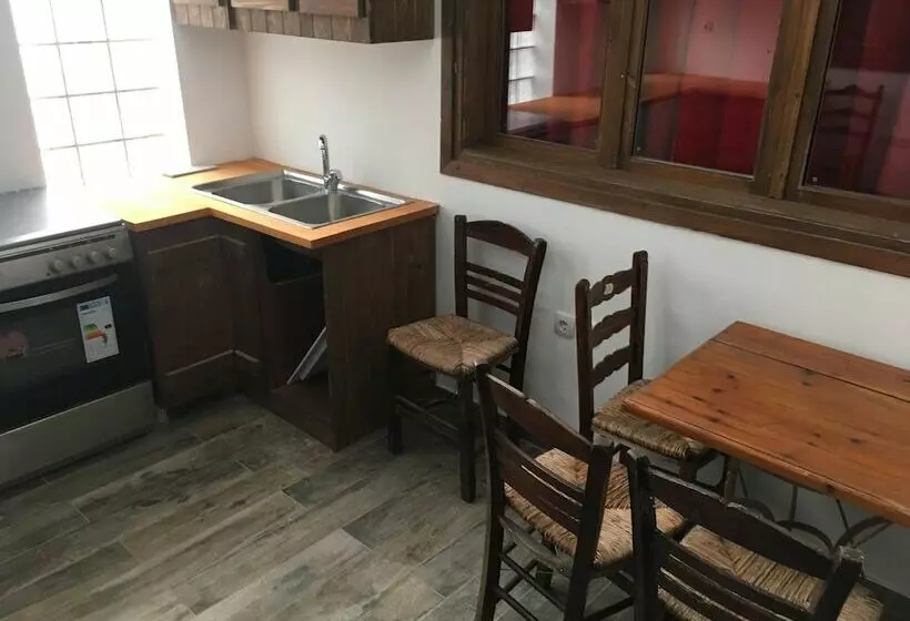 Tithora Athens Hostel