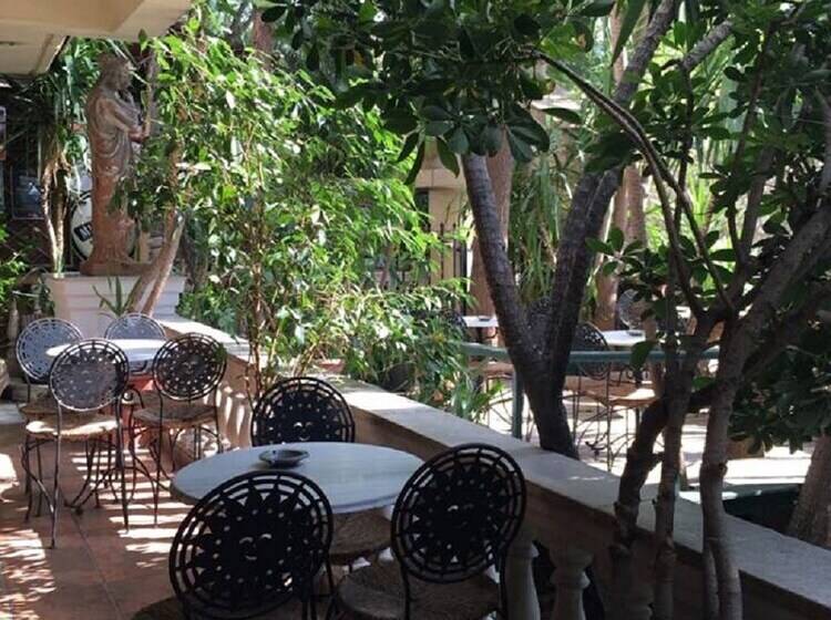 Tithora Athens Hostel