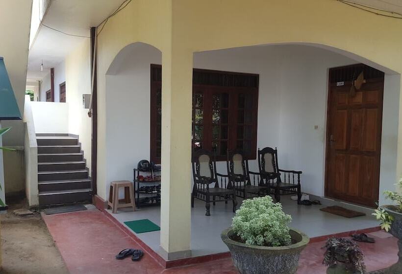 Bed and Breakfast Kavindi Villa Aluthgama