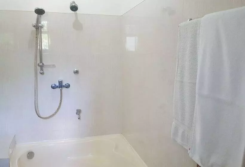 تختخواب و صبحانه Kavindi Villa Aluthgama