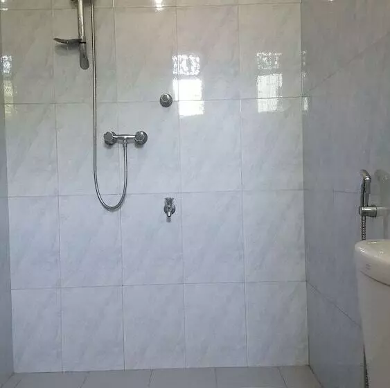 تختخواب و صبحانه Kavindi Villa Aluthgama